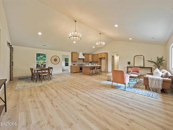 3rd image of 412 Sherwood Dr