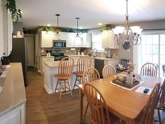 4th image of 25068 Apple Blossom Dr