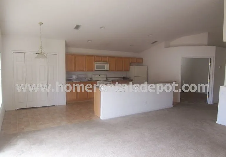 4604 Woodford Dr — Photo 3