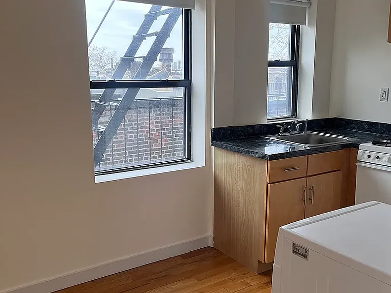 20 Sidney Pl #4B — Photo 6