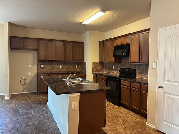 5th image of 1122 Bellevue Dr