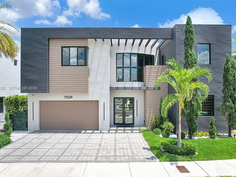 7509 NW 99th Ave — Photo 3