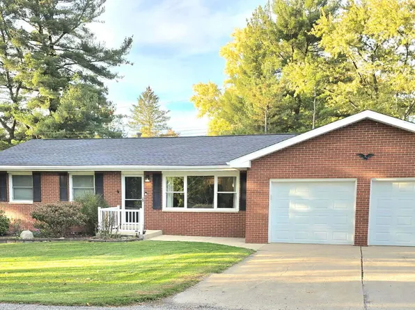 151 NW Hills Dr, Valparaiso, IN 46385