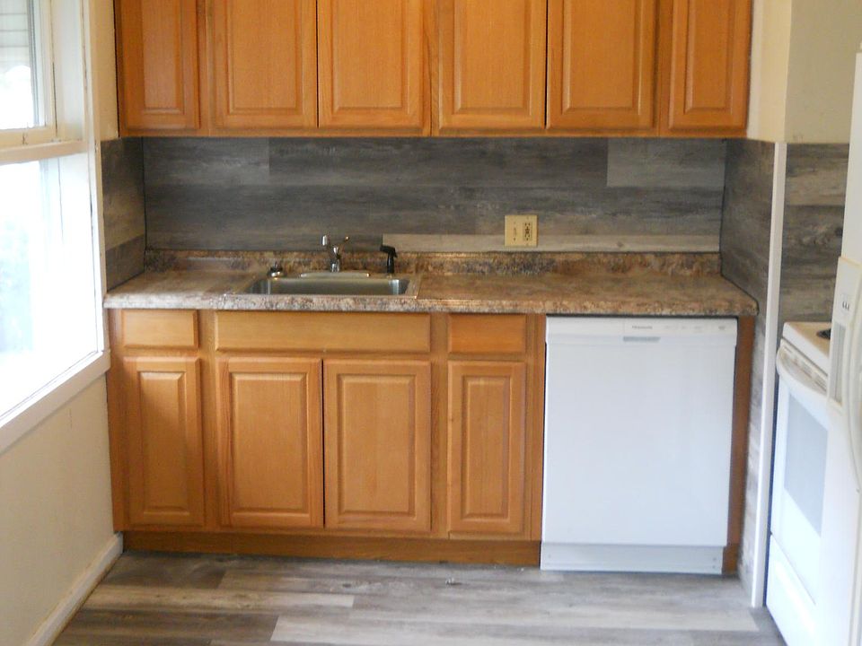 2nd image of 1285 Linden Ave