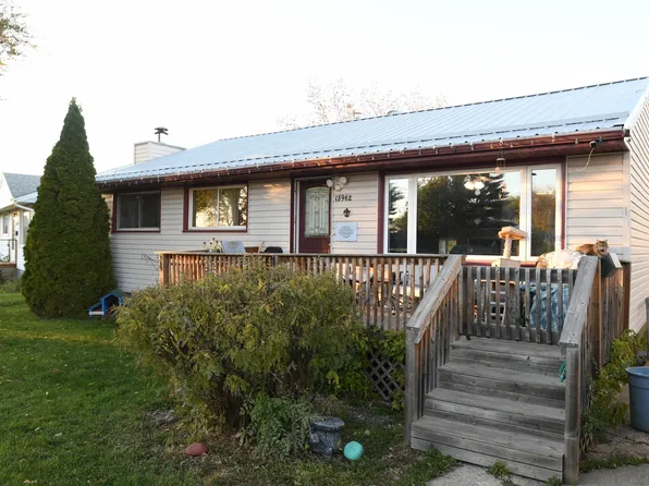 15962 106th Ave NW, Edmonton, AB T5P 0W7