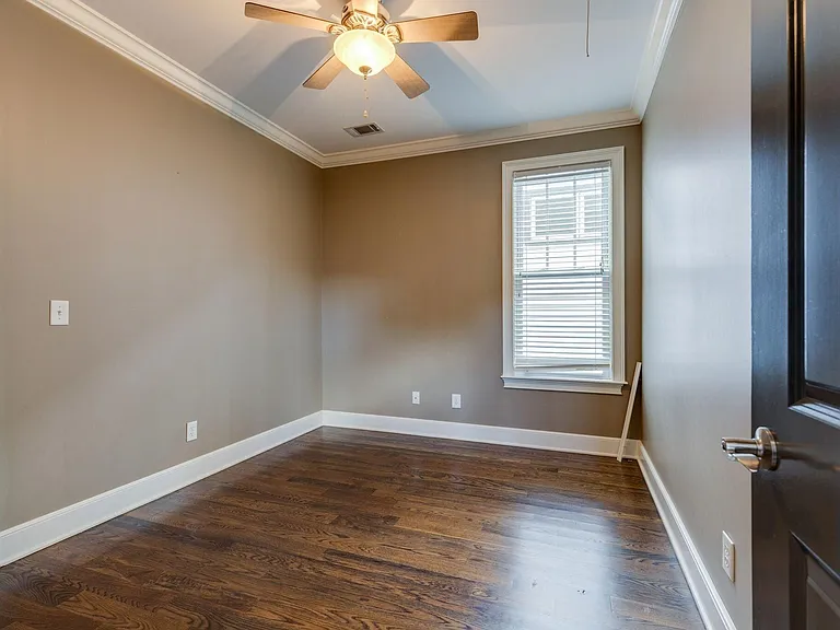 920 Caruthers Ave — Photo 24