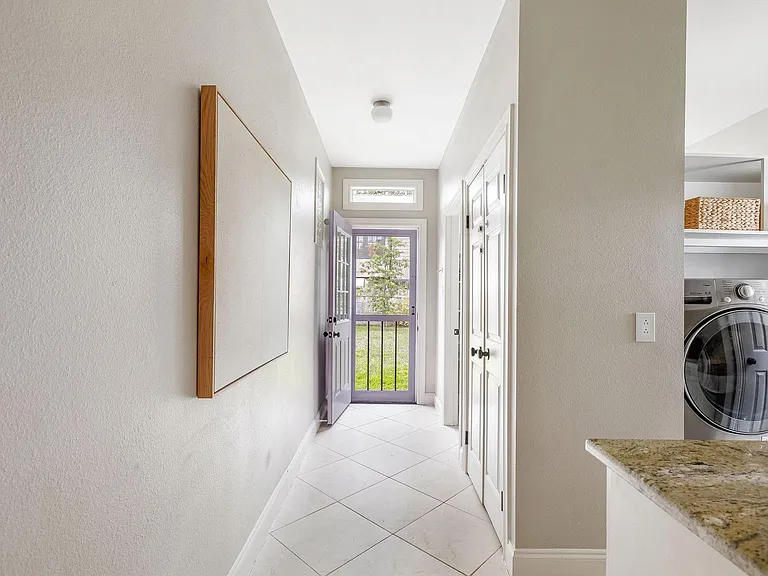 904 Josephine St — Photo 33