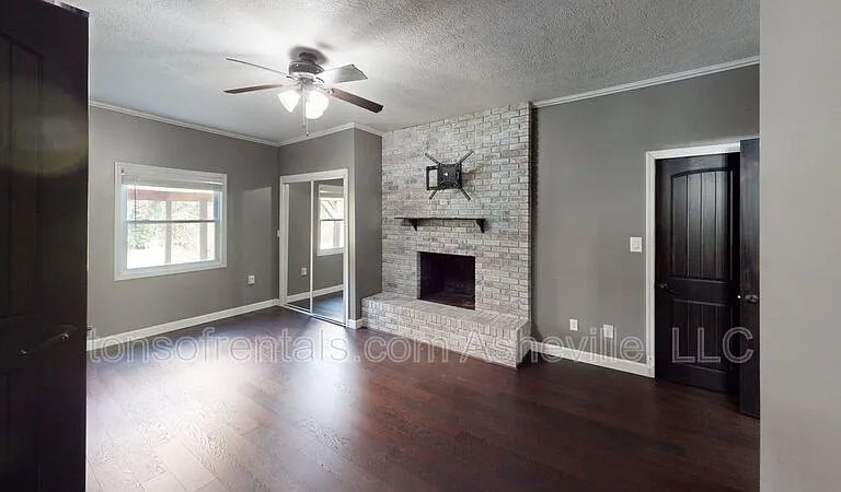 423 Crest Rd — Photo 12