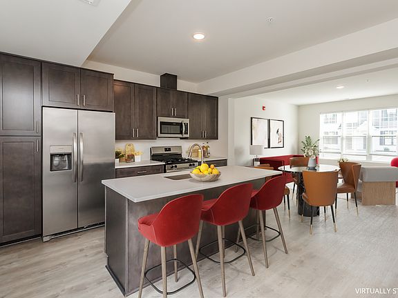 3rd image of 1436 Naperville Wheaton Rd #112