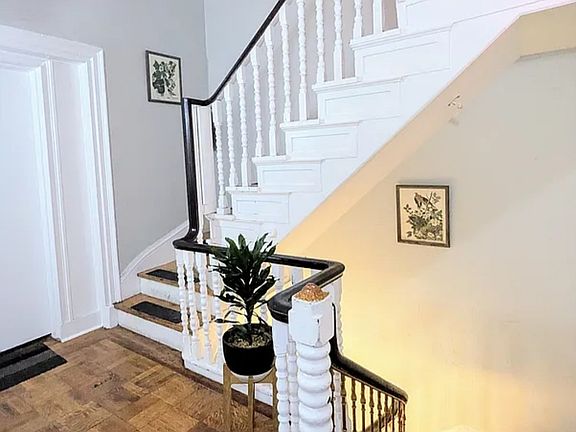 5th image of 212 W 71st St #4D