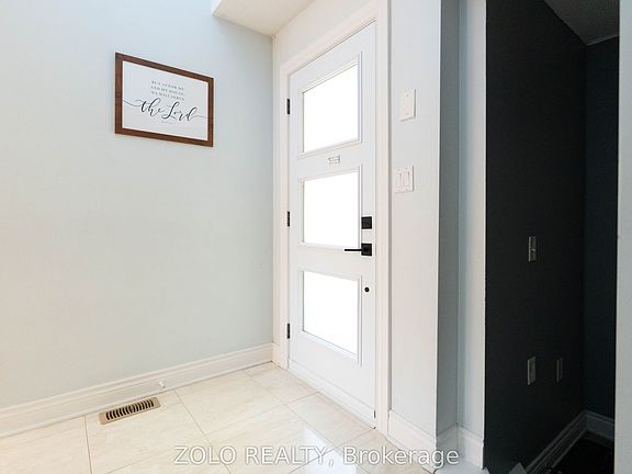 3rd image of 308 Howard Cres