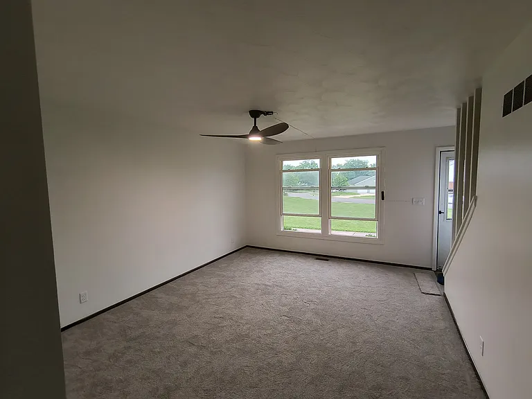 1919 Canterbury Dr — Photo 12