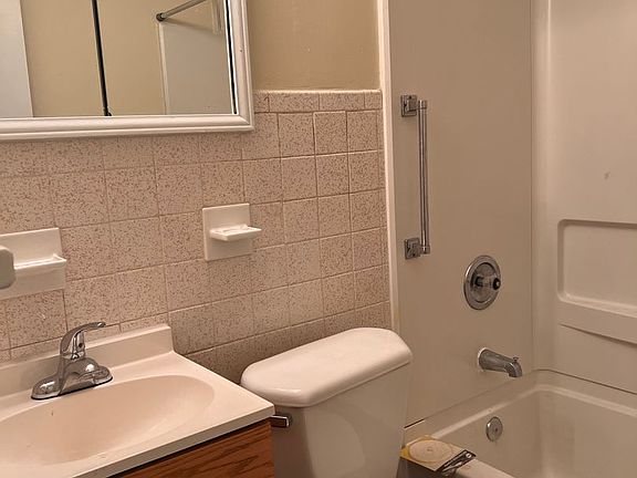 5th image of 239 N Beverly Ave