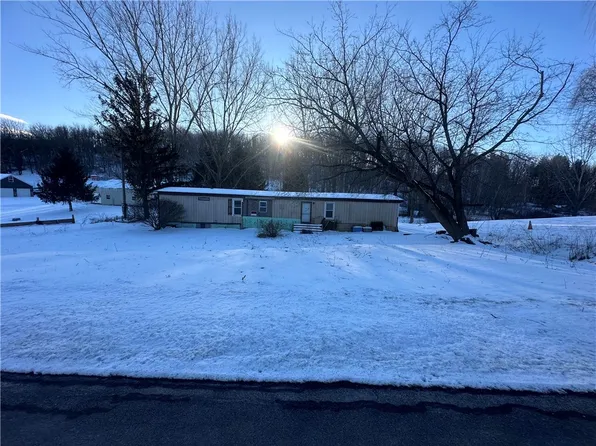 8389 King Street Rd, Port Byron, NY 13140