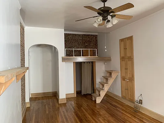 Rented by Salon Realty Corp | media 13