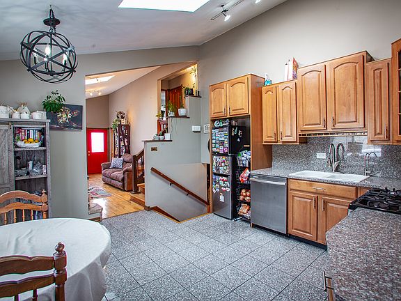 3rd image of 1648 Glen Ellyn Rd