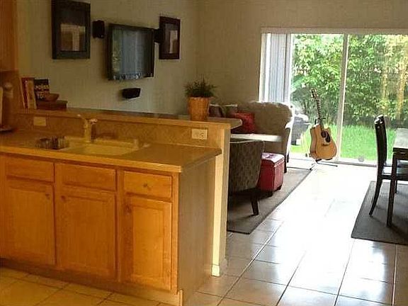 4th image of 3113 SW 128th Ave #115
