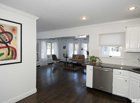 5th image of 35 Cambridge Dr