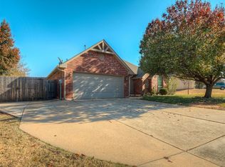 2104 Branden Ln, Edmond, OK 73003