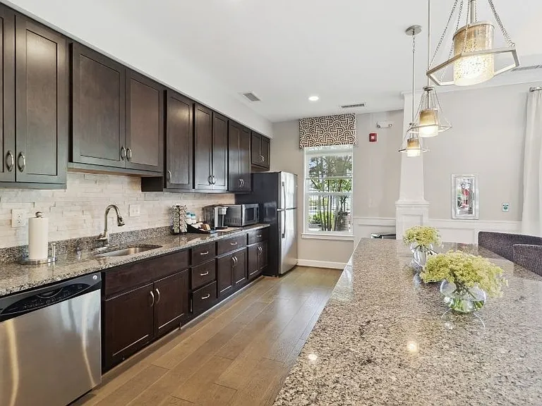Avanti Luxury Apartments — Photo 14