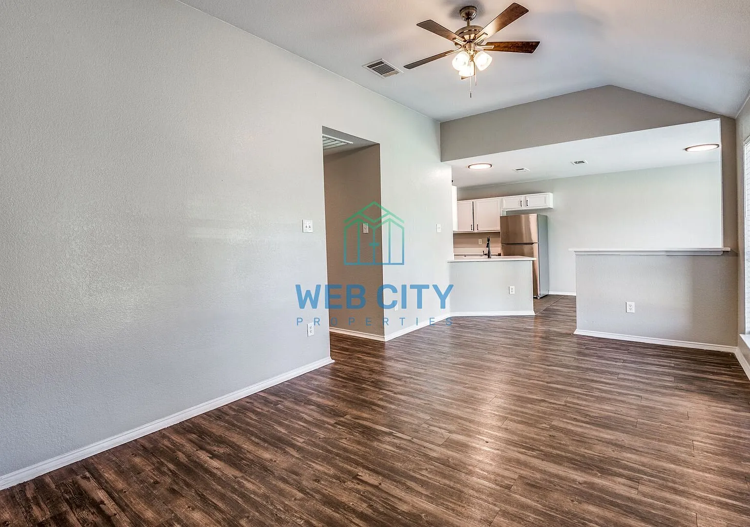 **Coming Soon** Beautiful Brick 3 Bed 2 Bath House For Rent In Dallas! — Photo 4