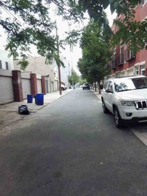 Exterior Neighborhood (street photo)