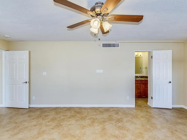 232 E Balboa Dr — Photo 9