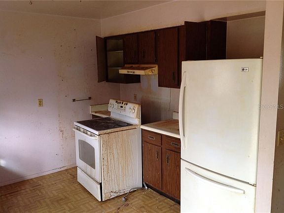 5th image of 976 Liskeard Ave