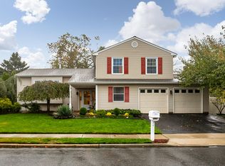 1 Cove Ct, Howell, NJ 07731