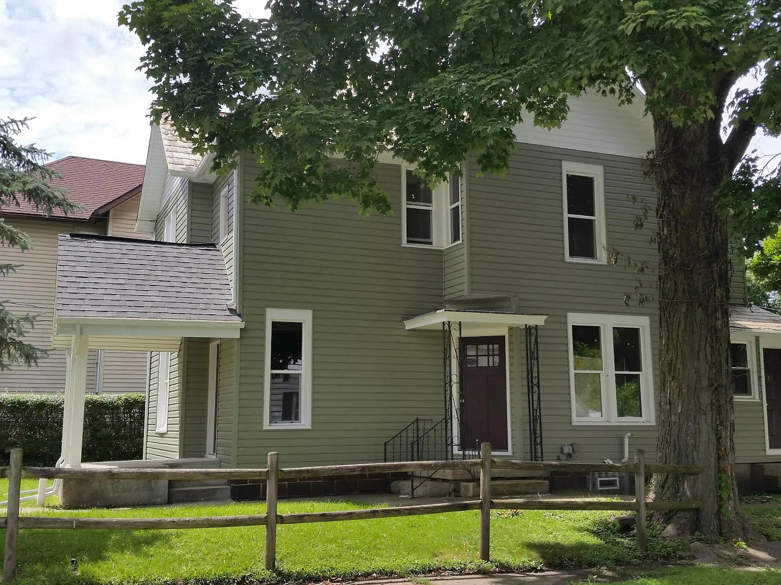 564 W Main St — Photo 3