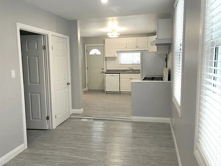 15 Euclid Ave — Photo 2