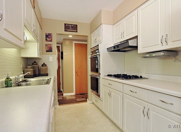 3rd image of 624 N Longwood Ct