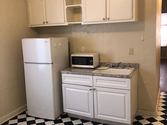 4th image of 570 N Kenmore Ave APT 101