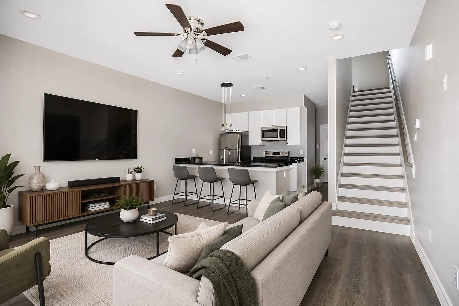 1 bed, 1.5 bath, 896 sqft, $1,675 — Photo 3