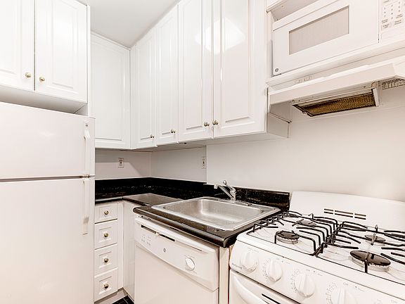 5th image of 239 W 64th St #3D