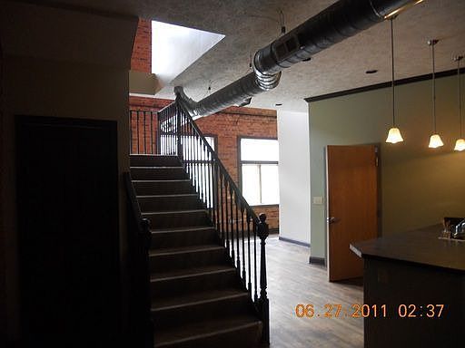 5th image of 109 S Washington Sq APT D