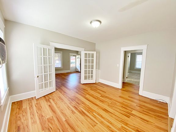 5th image of 805 Douglas St