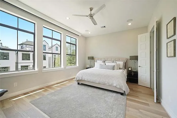 414 Hyde Park Blvd — Photo 11
