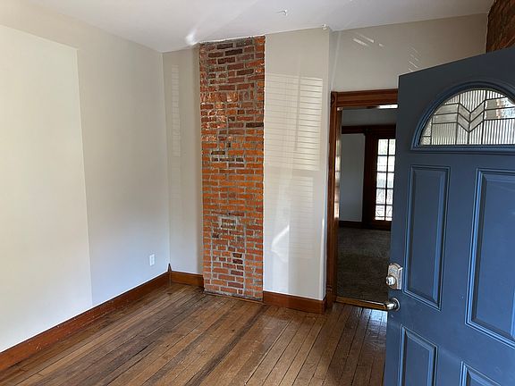 Entrance / Living Room