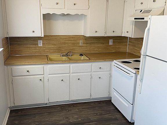 3rd image of 1405 N Gray St #14
