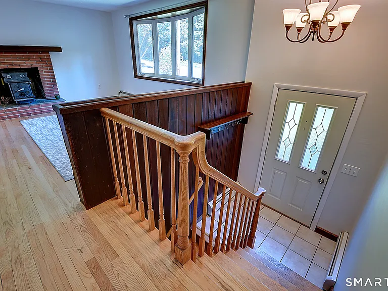 58 Elizabeth Dr — Photo 3