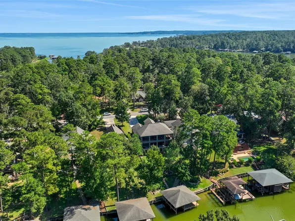 270 Lake Grove Dr, Coldspring, TX 77331