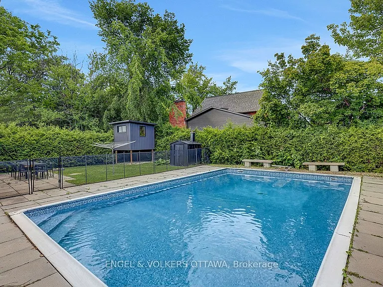 516 Buchanan Cres — Photo 42
