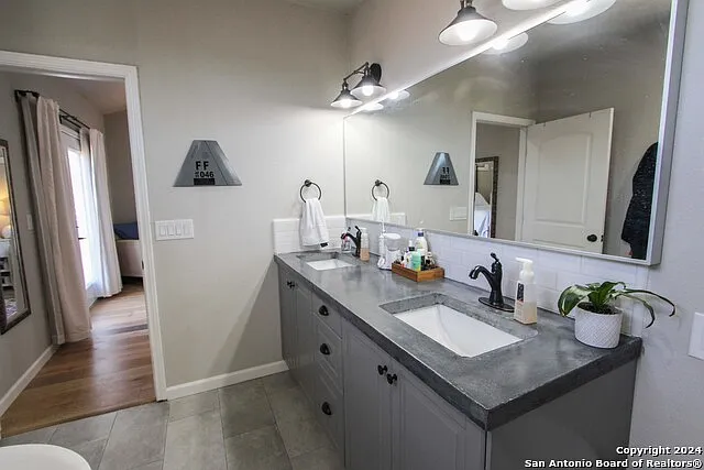 711 W Lullwood Ave — Photo 14