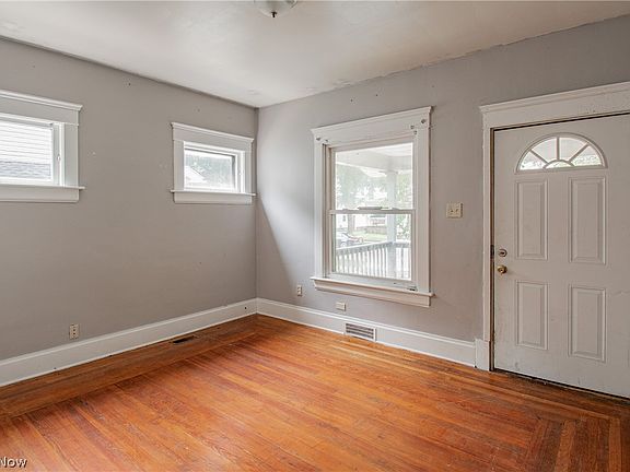 4th image of 665 Thayer St
