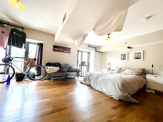 Rented by EXR | media 32