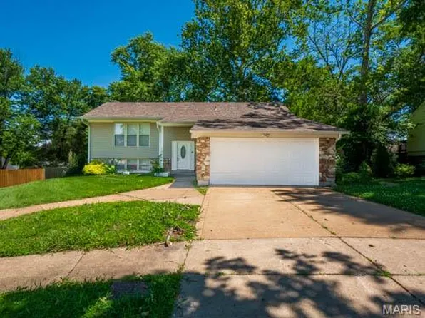 12258 Trailoaks Ct, Florissant, MO 63033