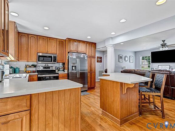 5th image of 648 Meadow Dr