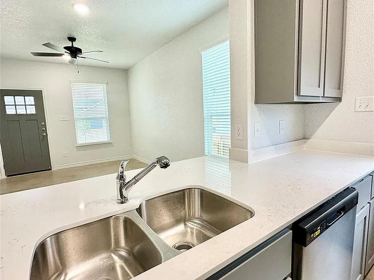2321 Ocean Ave #B — Photo 8