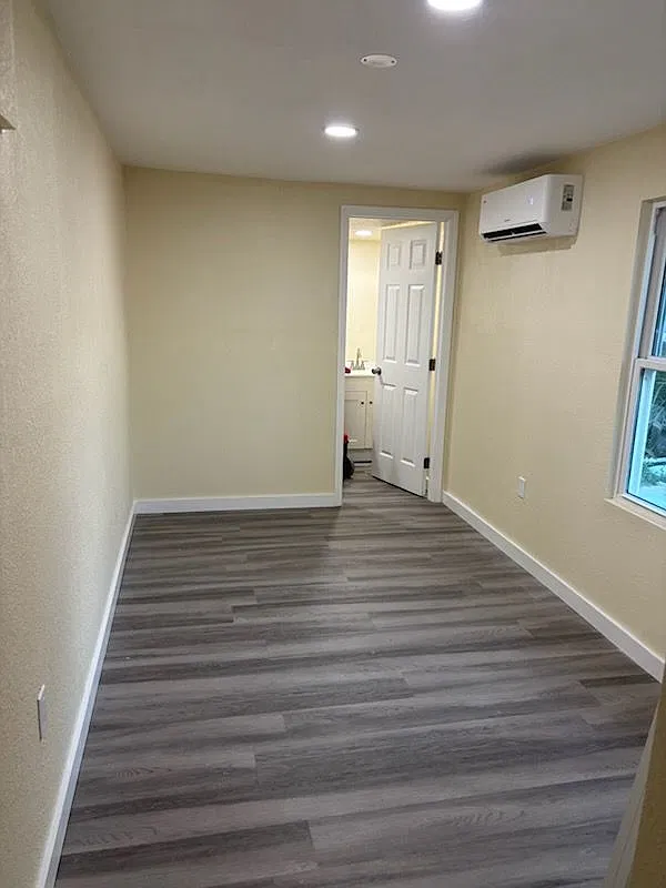1 bed, 1.0 bath, 300 sqft, $800 — Photo 2